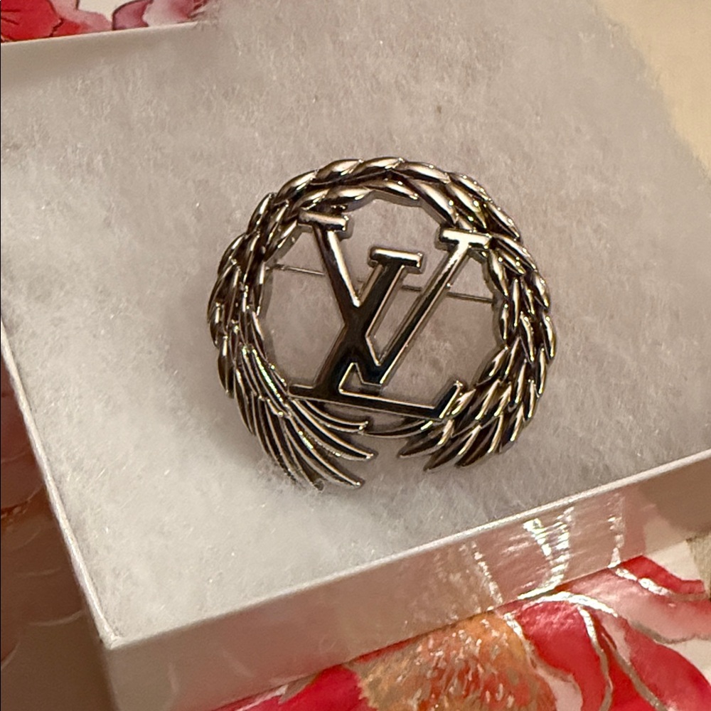 Silver Fashion Jewelry Logo Brooch - Picture 3 of 10
